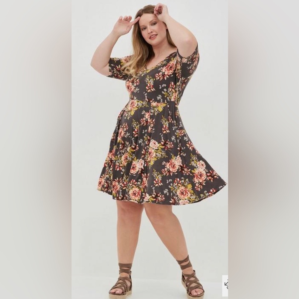 Torrid dress with pockets. Super soft. Size 1 (14/16) Floral.  Light & flowy